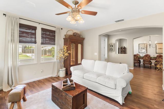 1368 Turnbridge Way, Plumas Lake, CA 95961