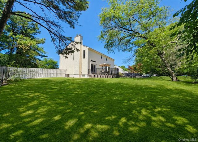 23 E Greentree Drive, Medford, NY 11763