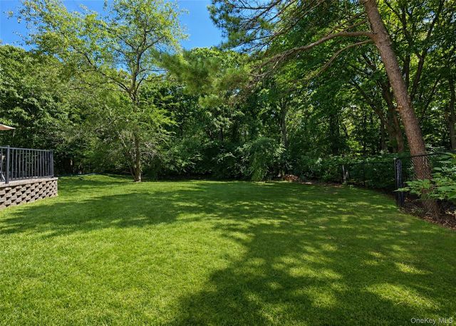 23 E Greentree Drive, Medford, NY 11763