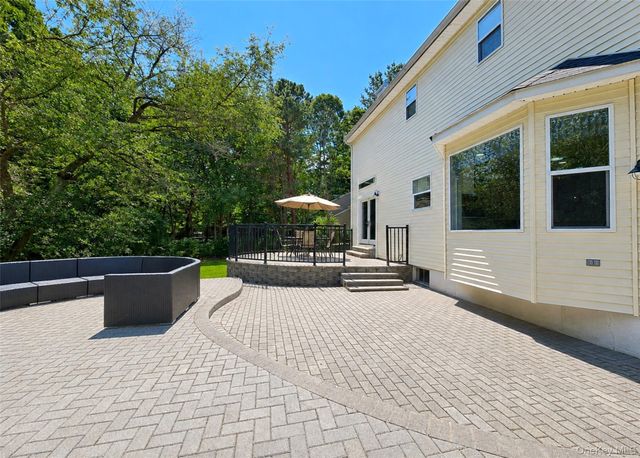 23 E Greentree Drive, Medford, NY 11763