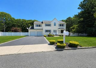 23 E Greentree Drive, Medford, NY 11763