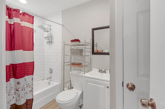 110 S 9th Street, Highlands, TX 77562