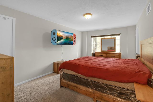 110 S 9th Street, Highlands, TX 77562