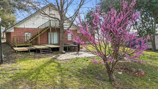 110 S 9th Street, Highlands, TX 77562