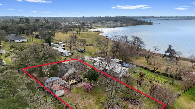 110 S 9th Street, Highlands, TX 77562