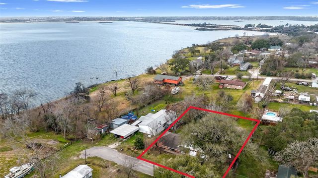 110 S 9th Street, Highlands, TX 77562