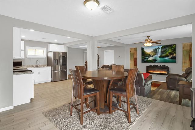 110 S 9th Street, Highlands, TX 77562