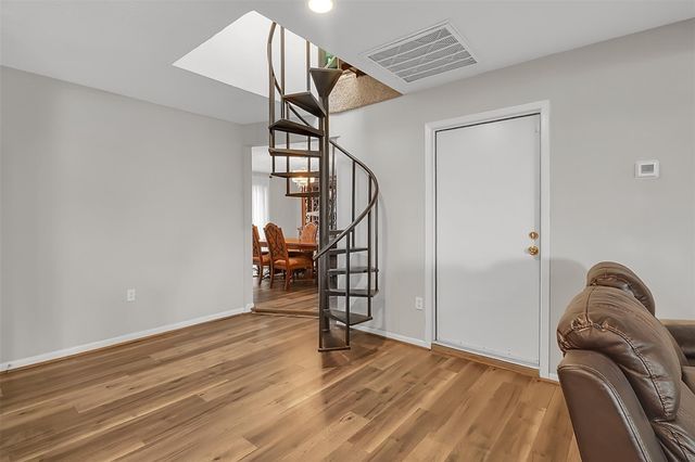 110 S 9th Street, Highlands, TX 77562