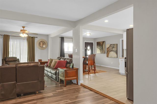 110 S 9th Street, Highlands, TX 77562