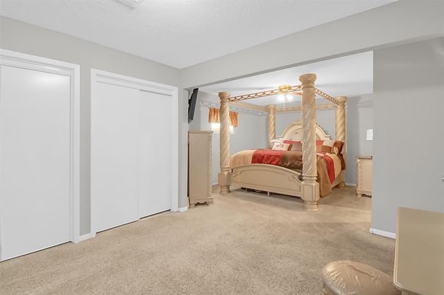 110 S 9th Street, Highlands, TX 77562