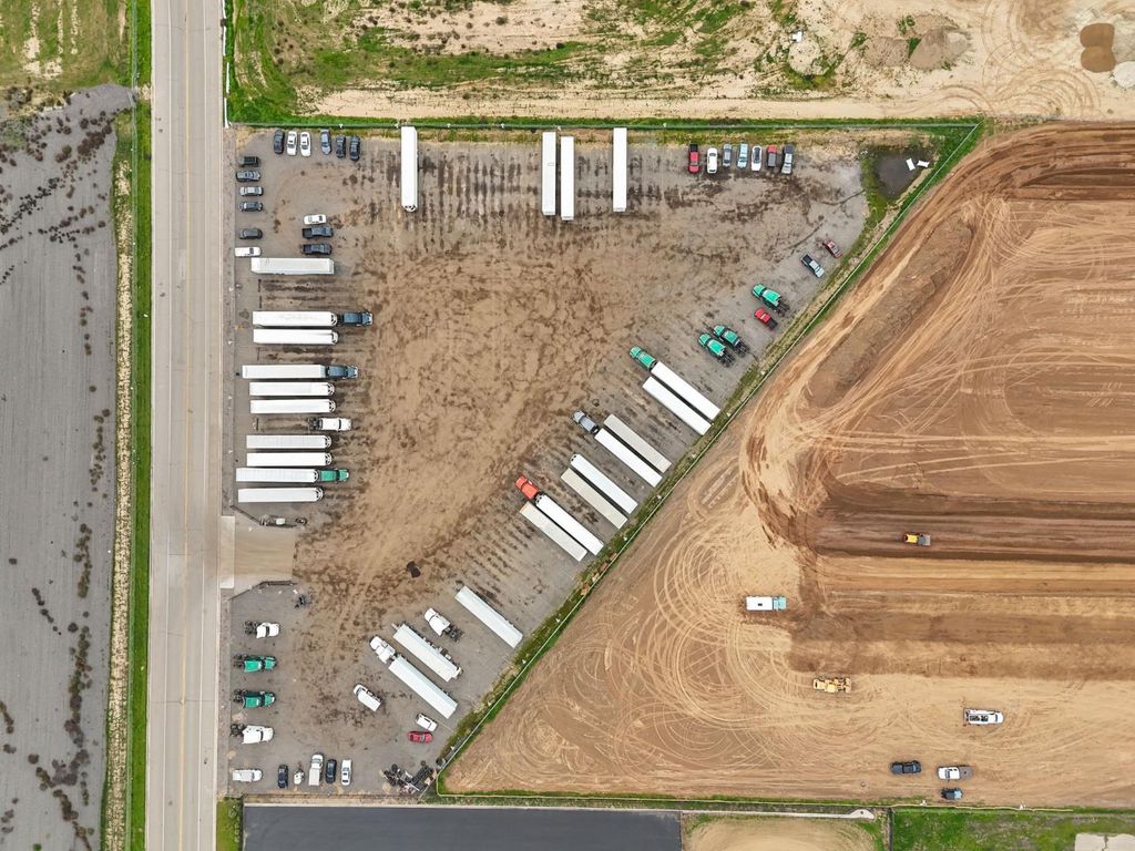 Image 17 of property listing at 1604 W Dan Ronquillo Drive, Fresno, CA 93706