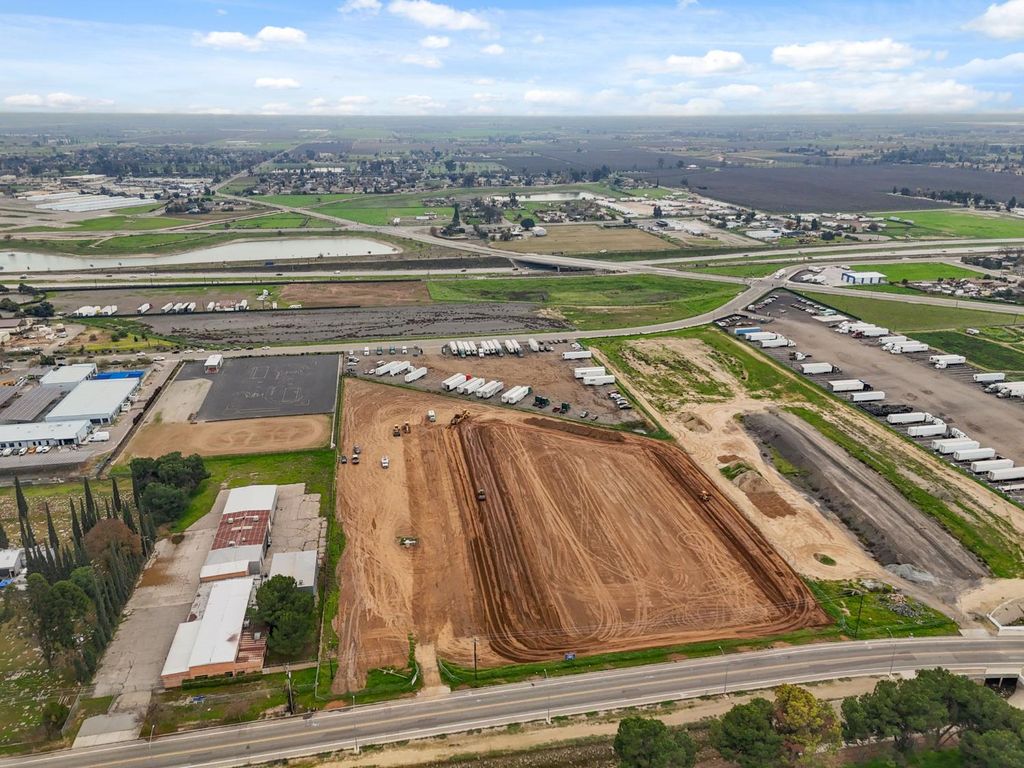 Image 20 of property listing at 1604 W Dan Ronquillo Drive, Fresno, CA 93706