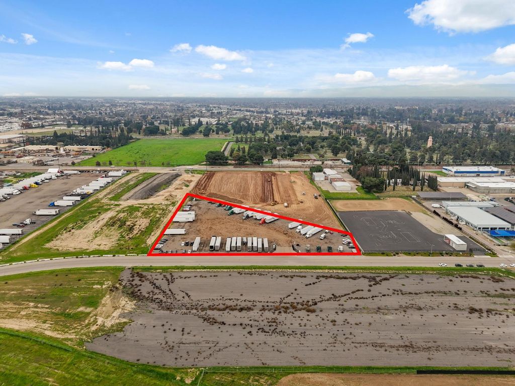 Image 21 of property listing at 1604 W Dan Ronquillo Drive, Fresno, CA 93706