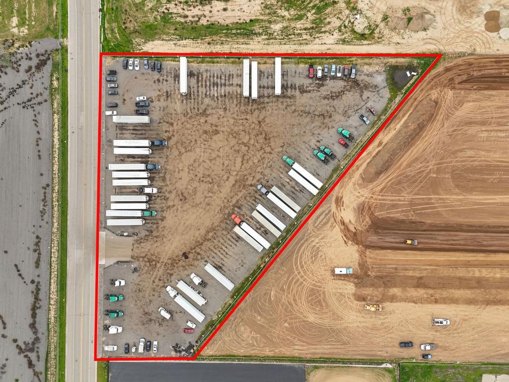 Image 24 of property listing at 1604 W Dan Ronquillo Drive, Fresno, CA 93706