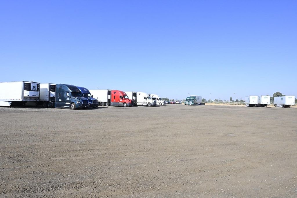 Image 3 of property listing at 1604 W Dan Ronquillo Drive, Fresno, CA 93706