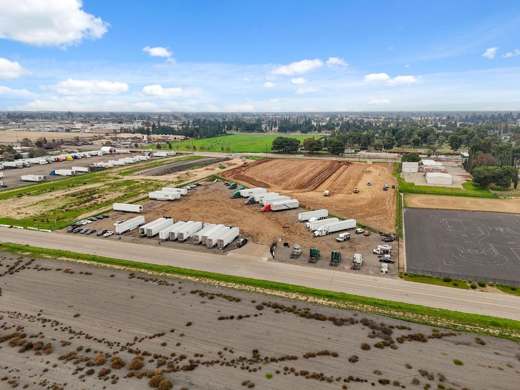 Image 9 of property listing at 1604 W Dan Ronquillo Drive, Fresno, CA 93706