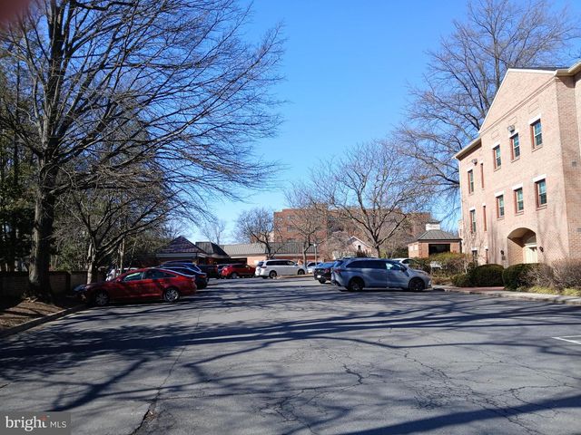 124 E BROAD ST #C2, Falls Church, VA 22046