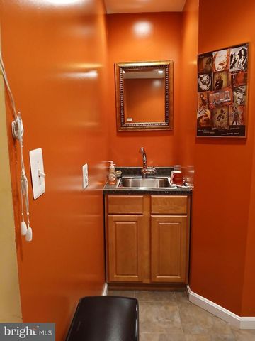 124 E BROAD ST #C2, Falls Church, VA 22046