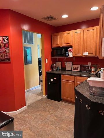 124 E BROAD ST #C2, Falls Church, VA 22046