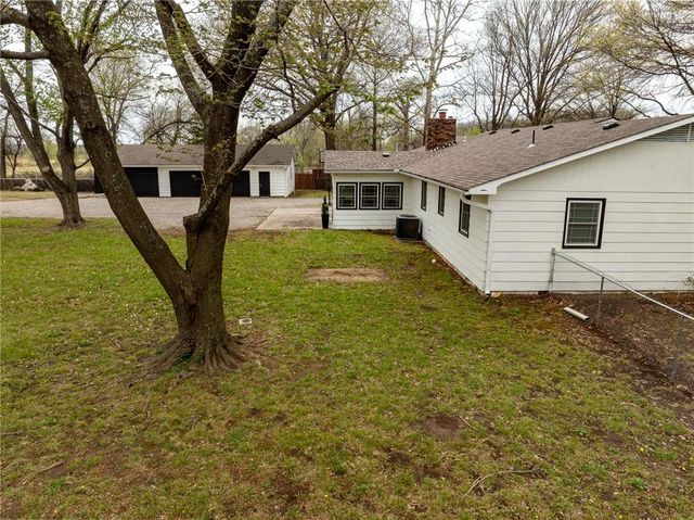 101 W North County Road, Frontenac, KS 66763