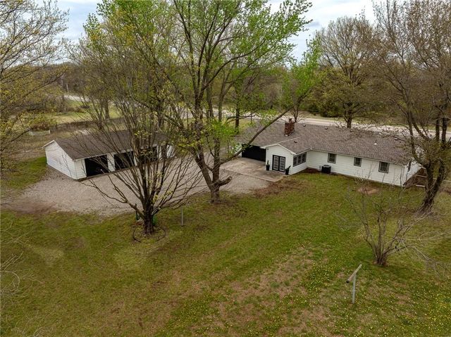 101 W North County Road, Frontenac, KS 66763