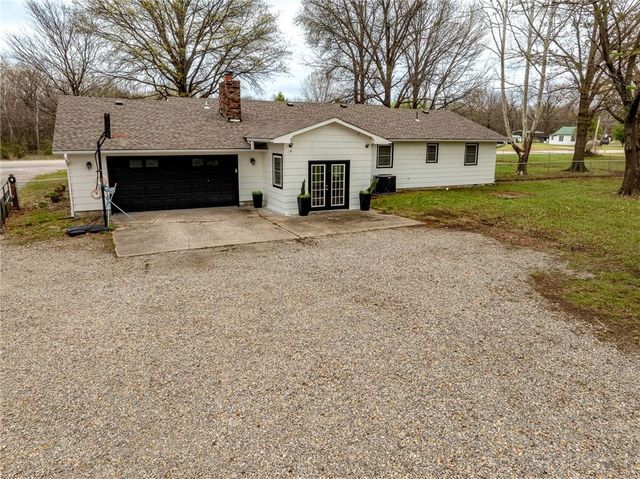 101 W North County Road, Frontenac, KS 66763
