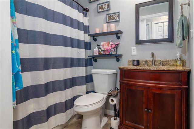 101 W North County Road, Frontenac, KS 66763