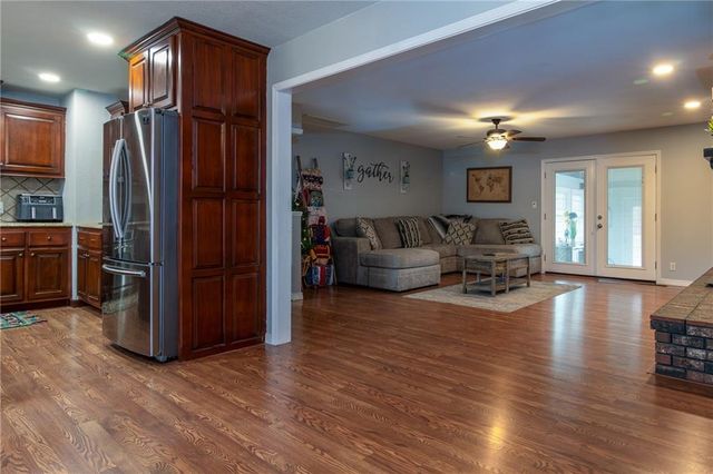 101 W North County Road, Frontenac, KS 66763