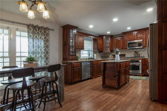 101 W North County Road, Frontenac, KS 66763