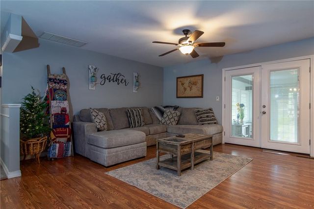 101 W North County Road, Frontenac, KS 66763