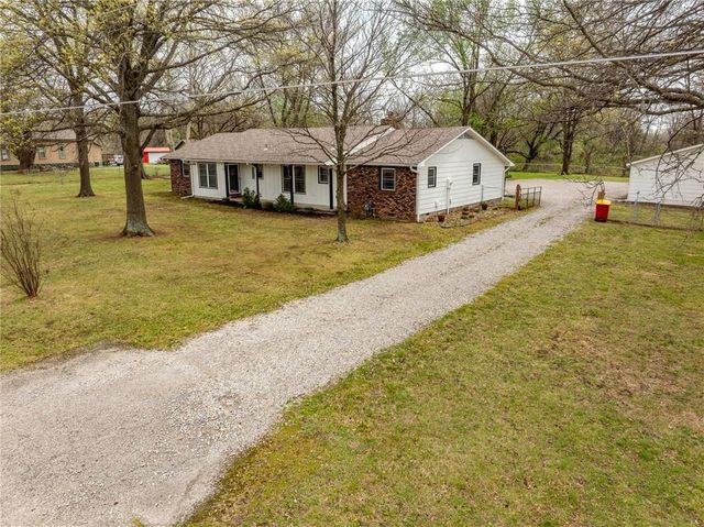 101 W North County Road, Frontenac, KS 66763