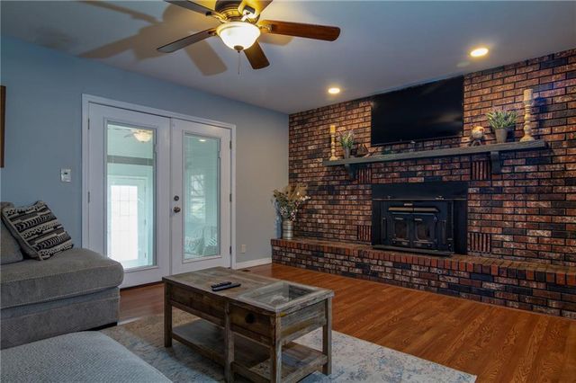 101 W North County Road, Frontenac, KS 66763