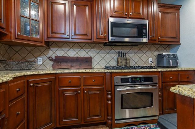 101 W North County Road, Frontenac, KS 66763