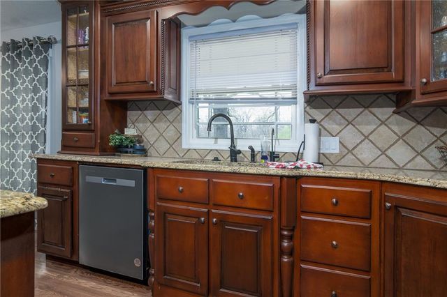 101 W North County Road, Frontenac, KS 66763