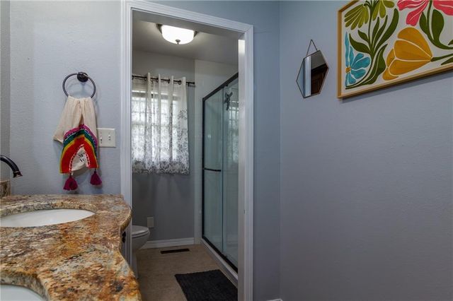 101 W North County Road, Frontenac, KS 66763