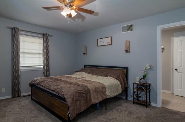 101 W North County Road, Frontenac, KS 66763