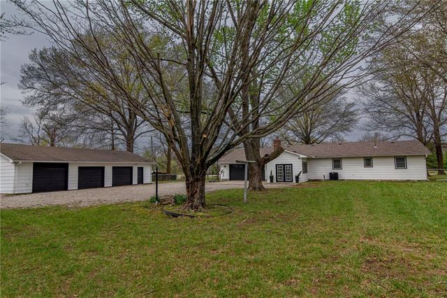 101 W North County Road, Frontenac, KS 66763