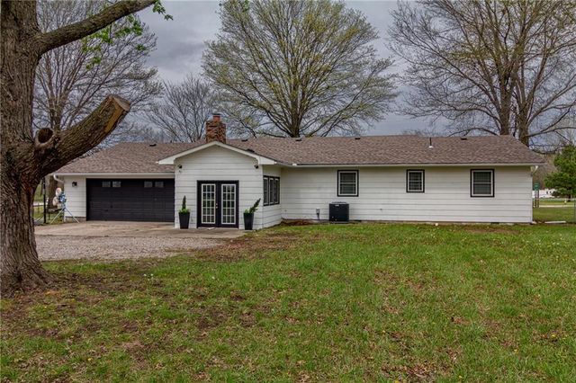 101 W North County Road, Frontenac, KS 66763