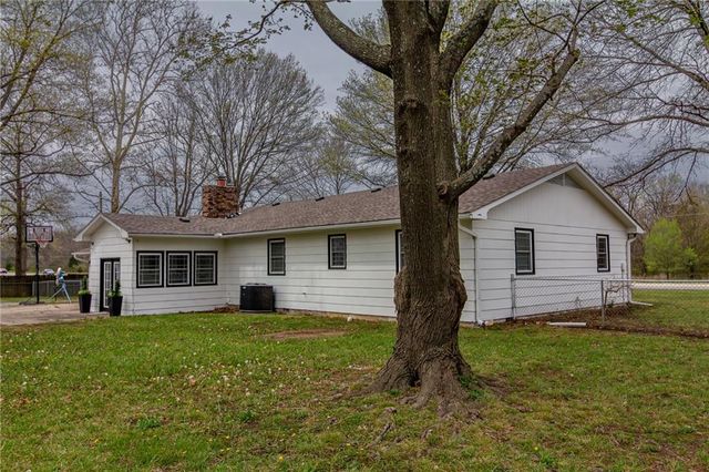 101 W North County Road, Frontenac, KS 66763