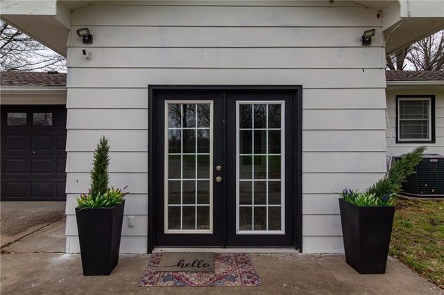 101 W North County Road, Frontenac, KS 66763