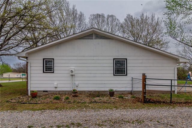 101 W North County Road, Frontenac, KS 66763