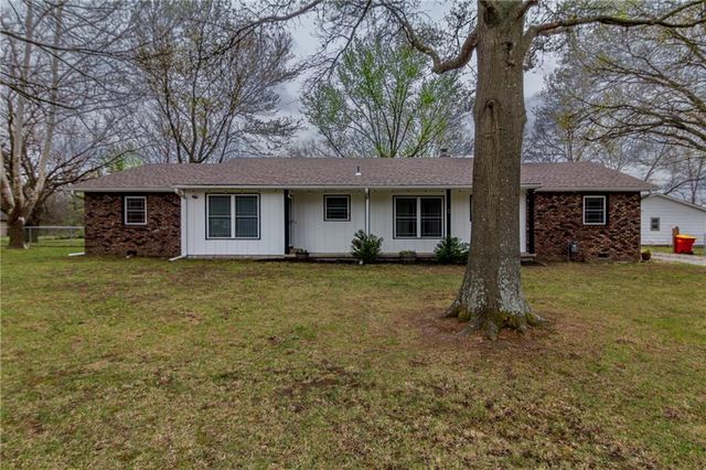 101 W North County Road, Frontenac, KS 66763