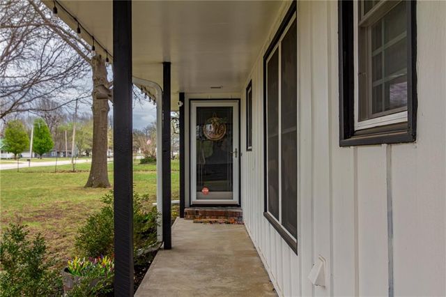 101 W North County Road, Frontenac, KS 66763