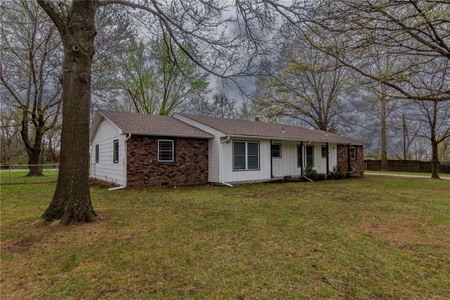 101 W North County Road, Frontenac, KS 66763