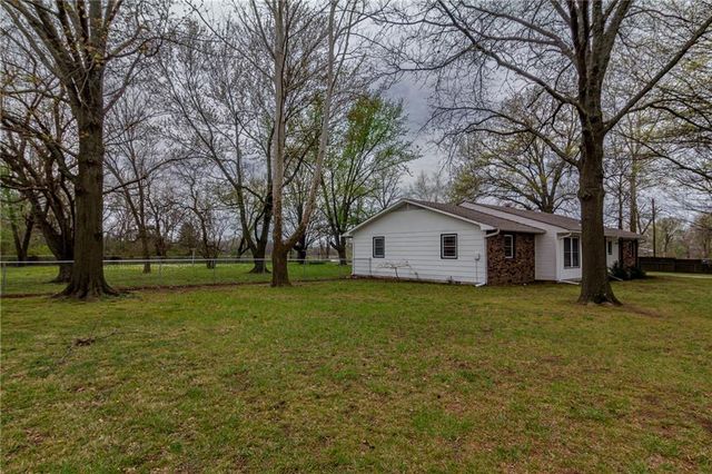 101 W North County Road, Frontenac, KS 66763