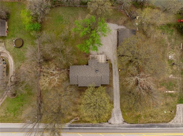 101 W North County Road, Frontenac, KS 66763