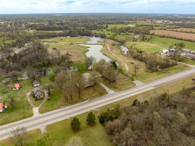 101 W North County Road, Frontenac, KS 66763