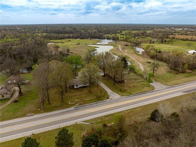101 W North County Road, Frontenac, KS 66763