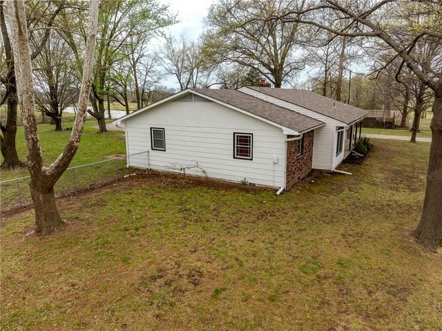 101 W North County Road, Frontenac, KS 66763