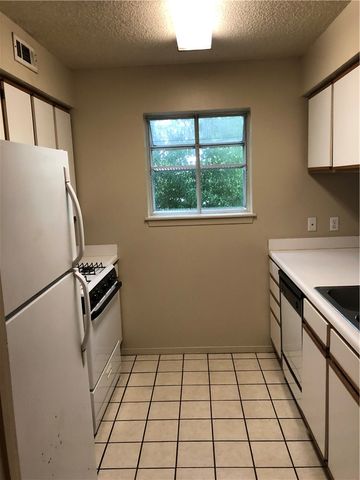 609 SW Adams Street, Fayetteville, AR 72703